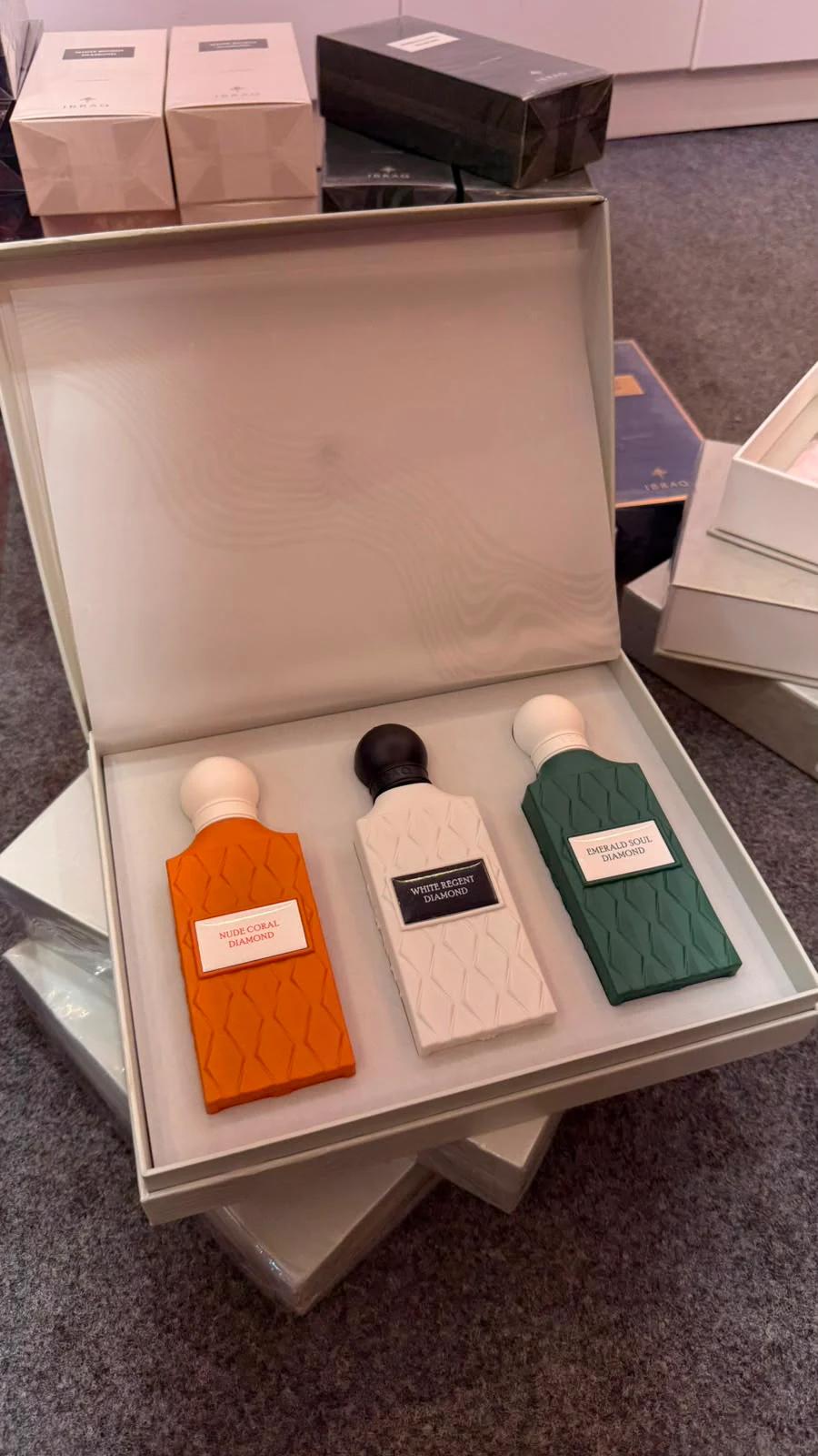 WHITE DIAMOND BOX - View 1