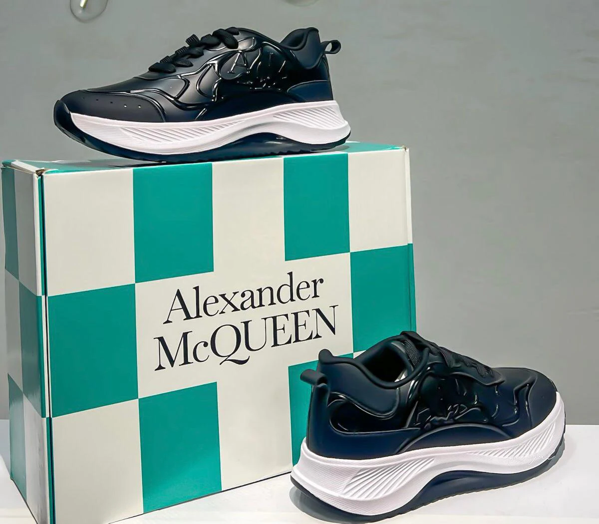 ALEXANDER MCQUEEEN RUNNER