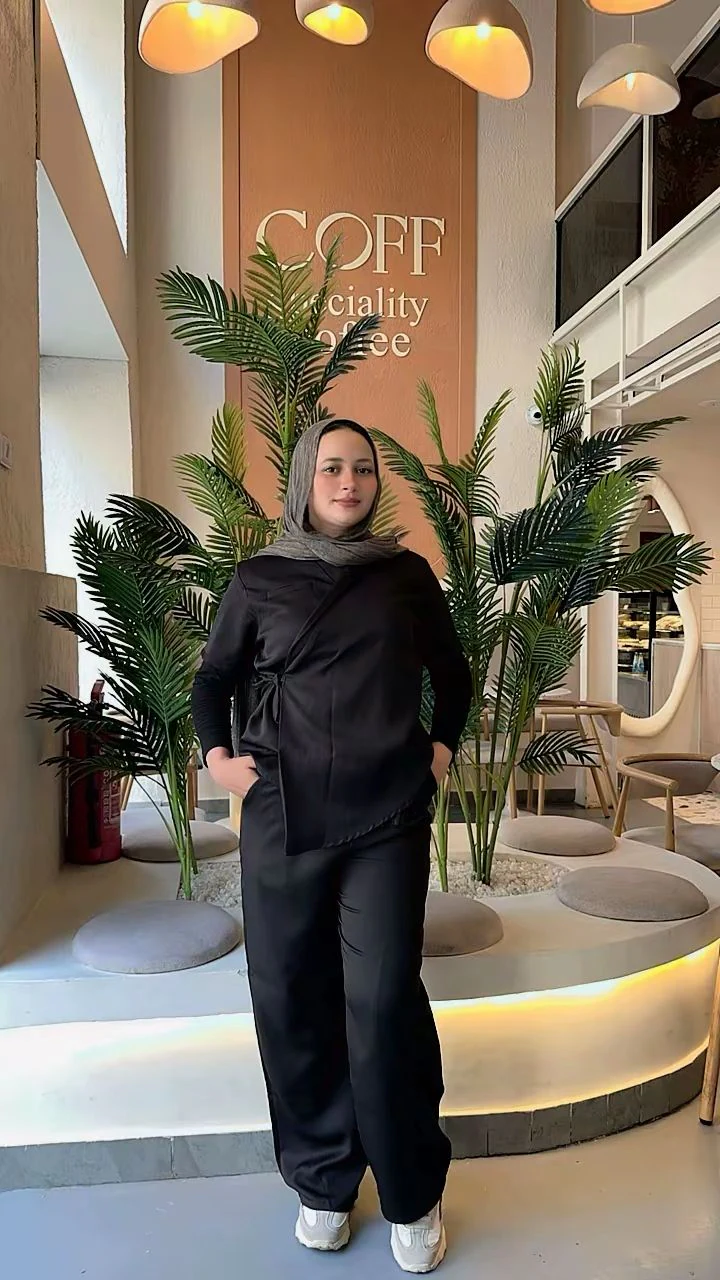 BLACK OVERSIZED SCRUB