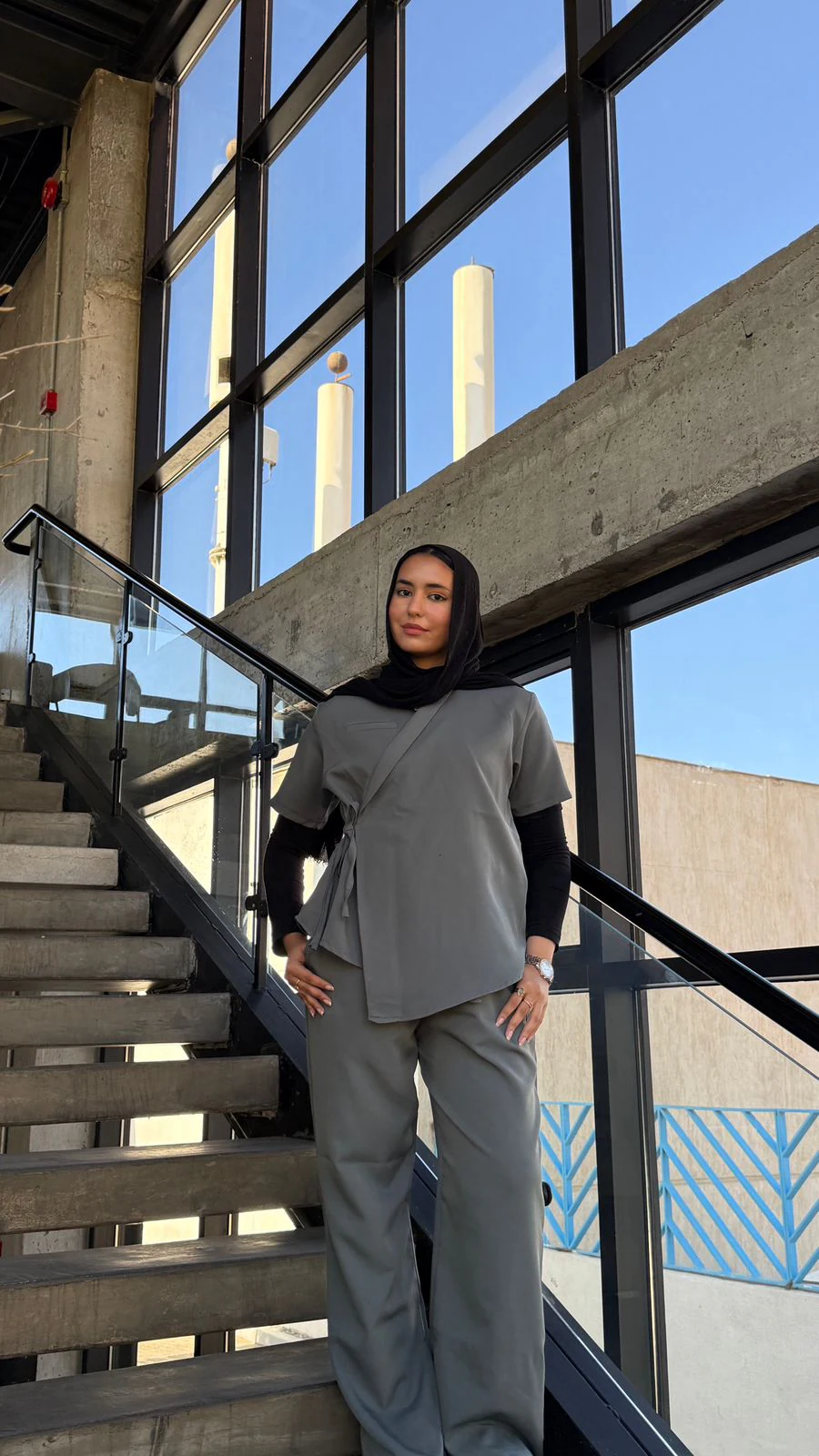 GREY OVERSIZED SCRUB
