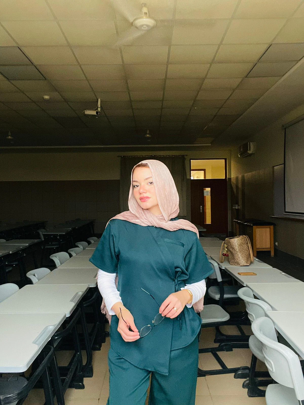 GREEN OVERSIZED SCRUB